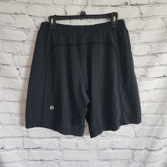 Lululemon Men's Short - Picture 2 of 6